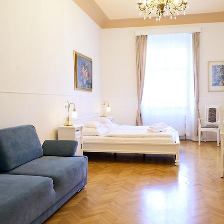 Hotel U Zlateho Jelena Praga Zewnętrze zdjęcie