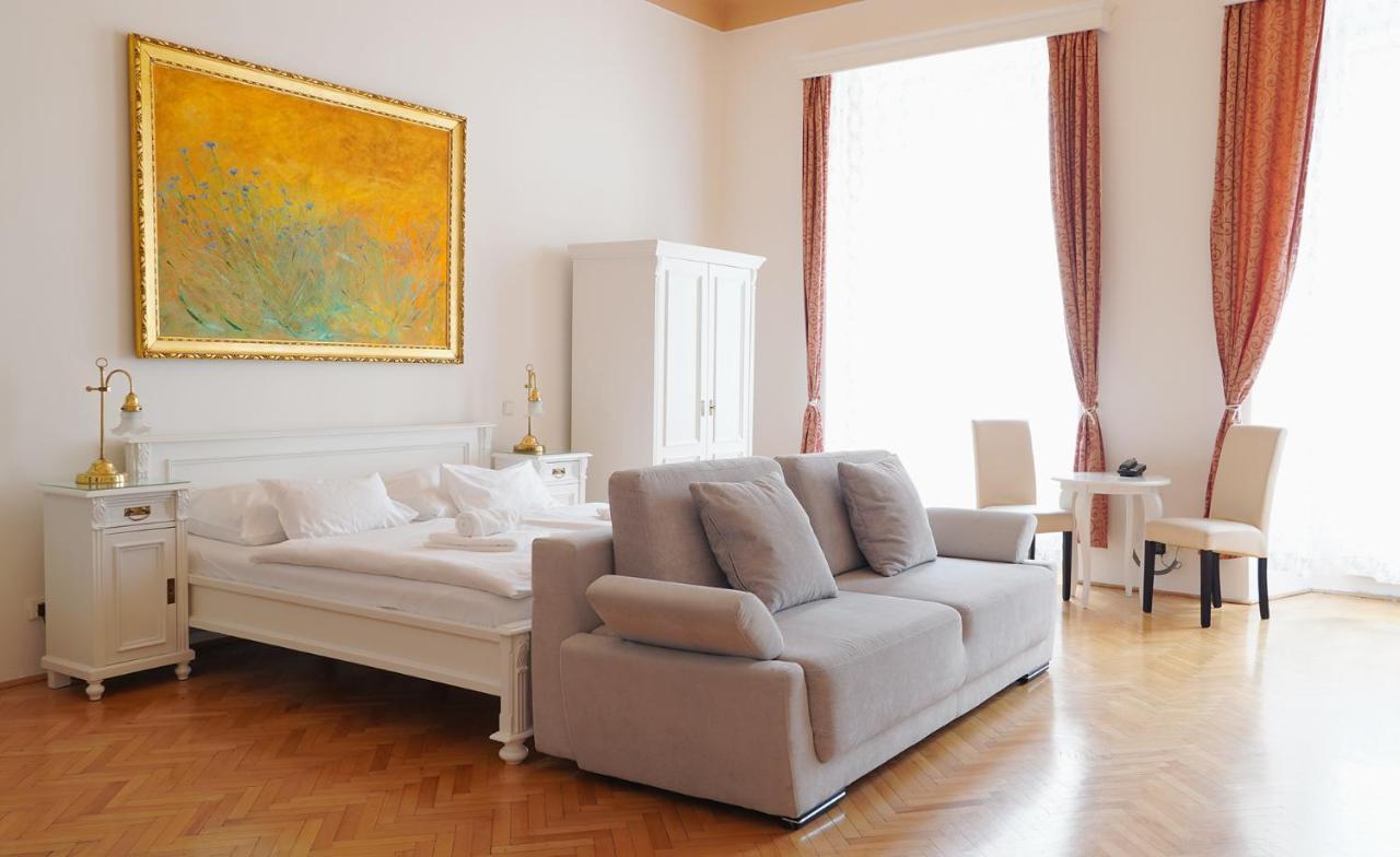 Hotel U Zlateho Jelena Praga Zewnętrze zdjęcie