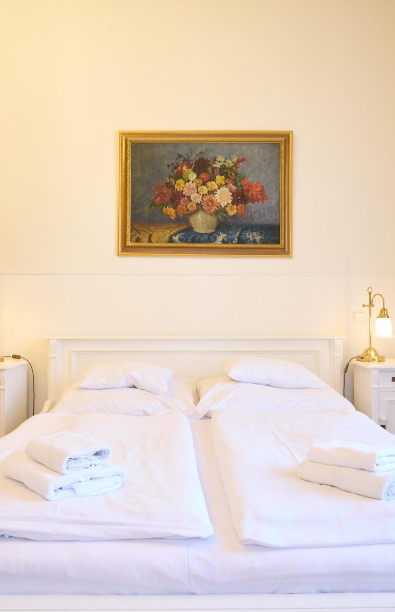 Hotel U Zlateho Jelena Praga Zewnętrze zdjęcie