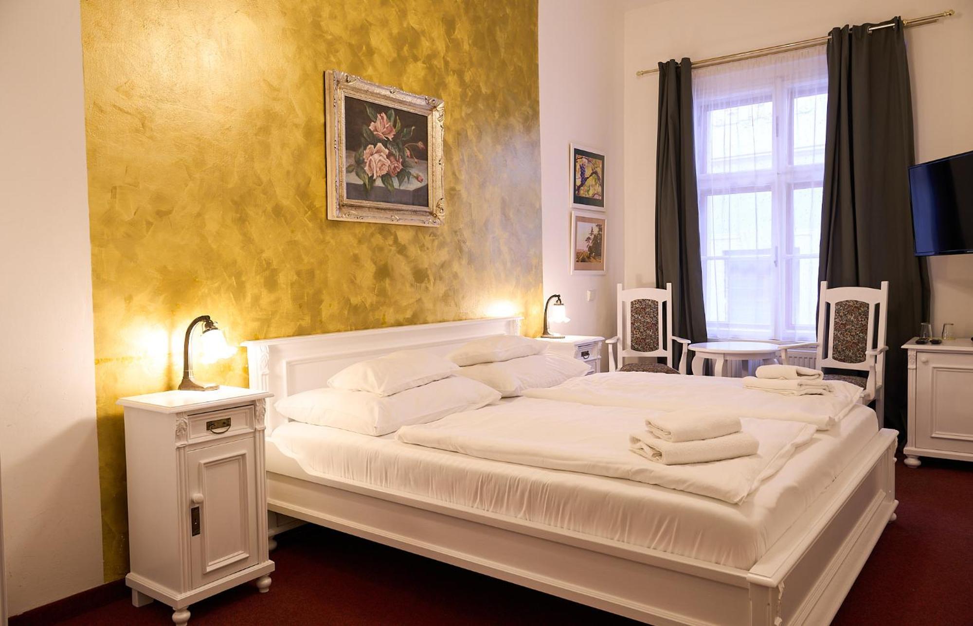 Hotel U Zlateho Jelena Praga Zewnętrze zdjęcie