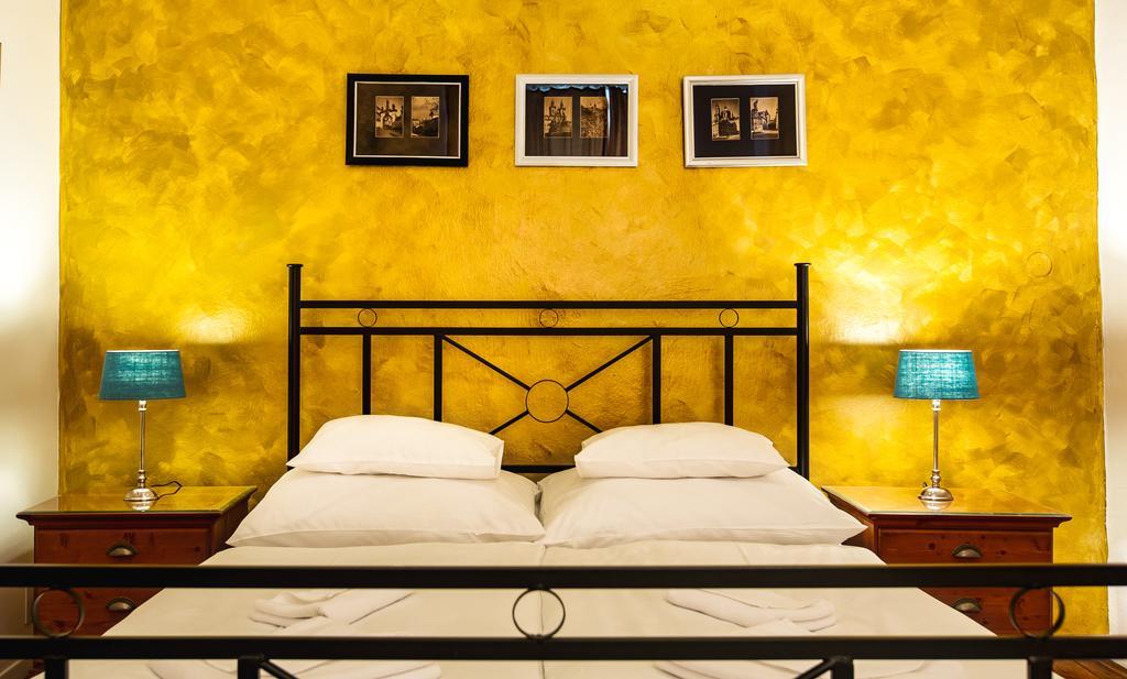 Hotel U Zlateho Jelena Praga Zewnętrze zdjęcie
