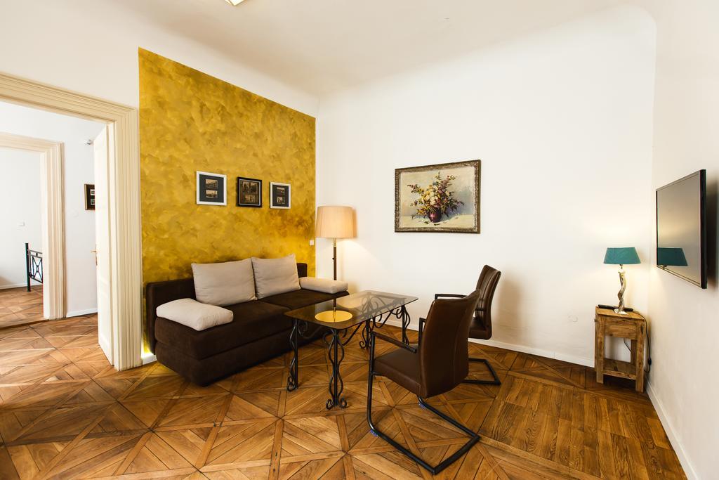 Hotel U Zlateho Jelena Praga Zewnętrze zdjęcie