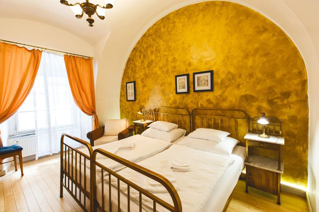 Hotel U Zlateho Jelena Praga Zewnętrze zdjęcie