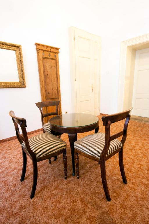 Hotel U Zlateho Jelena Praga Zewnętrze zdjęcie